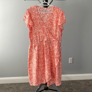 Peyton & Parker wrap style women’s dress with button closure